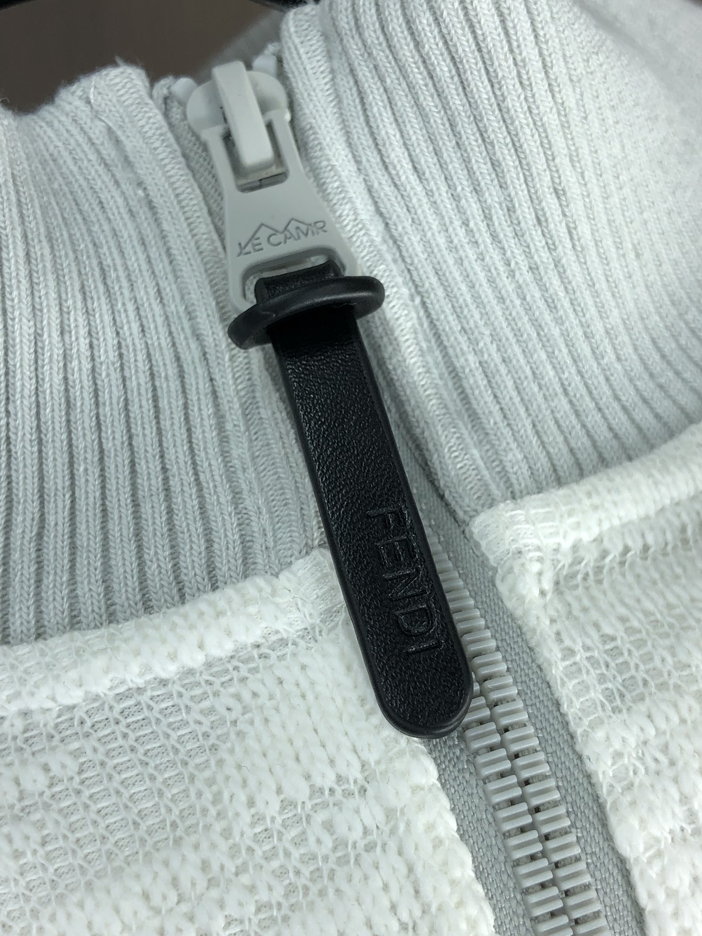 。芬迪。2025秋冬新款字母logo针织棉卫衣T恤 渠道精品！都市系列产物，奢华程度满分的字母logo元