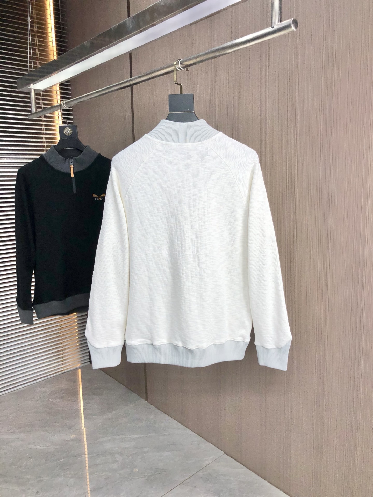 。芬迪。2025秋冬新款字母logo针织棉卫衣T恤 渠道精品！都市系列产物，奢华程度满分的字母logo元