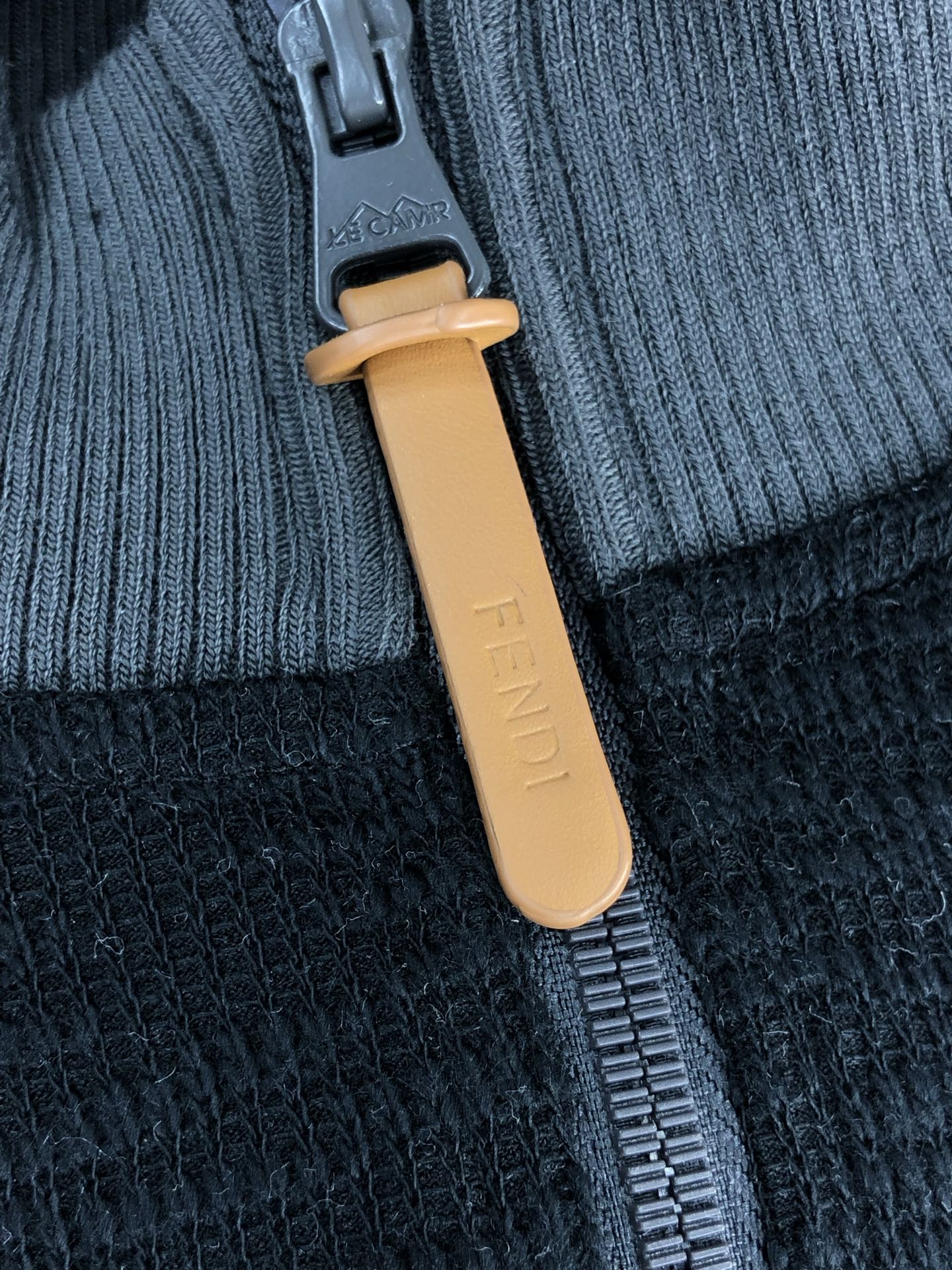 。芬迪。2025秋冬新款字母logo针织棉卫衣T恤 渠道精品！都市系列产物，奢华程度满分的字母logo元