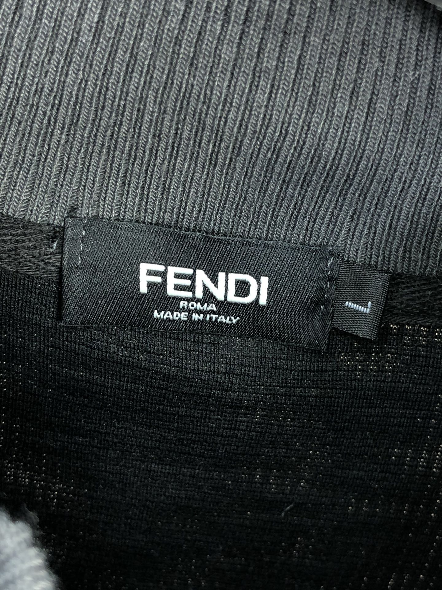 。芬迪。2025秋冬新款字母logo针织棉卫衣T恤 渠道精品！都市系列产物，奢华程度满分的字母logo元