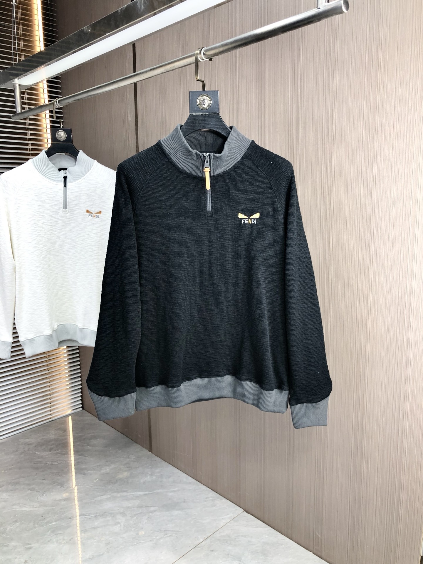 。芬迪。2025秋冬新款字母logo针织棉卫衣T恤 渠道精品！都市系列产物，奢华程度满分的字母logo元