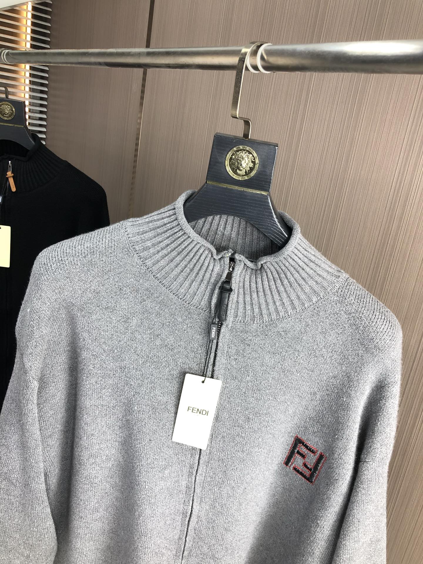 。芬迪。2025秋冬针织毛衣连帽开衫顶级进口针织棉面料 采用进口编织机制造 亲肤不扎身 不起球 手感很柔