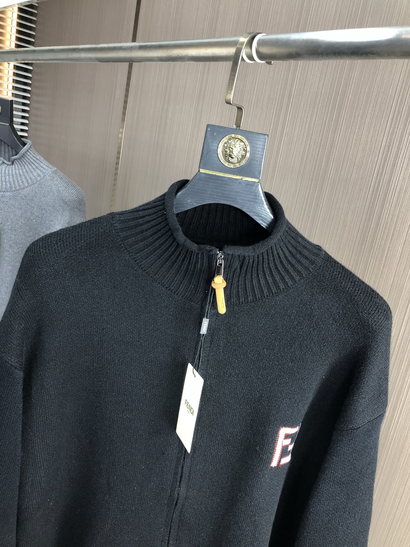 。芬迪。2025秋冬针织毛衣连帽开衫顶级进口针织棉面料 采用进口编织机制造 亲肤不扎身 不起球 手感很柔