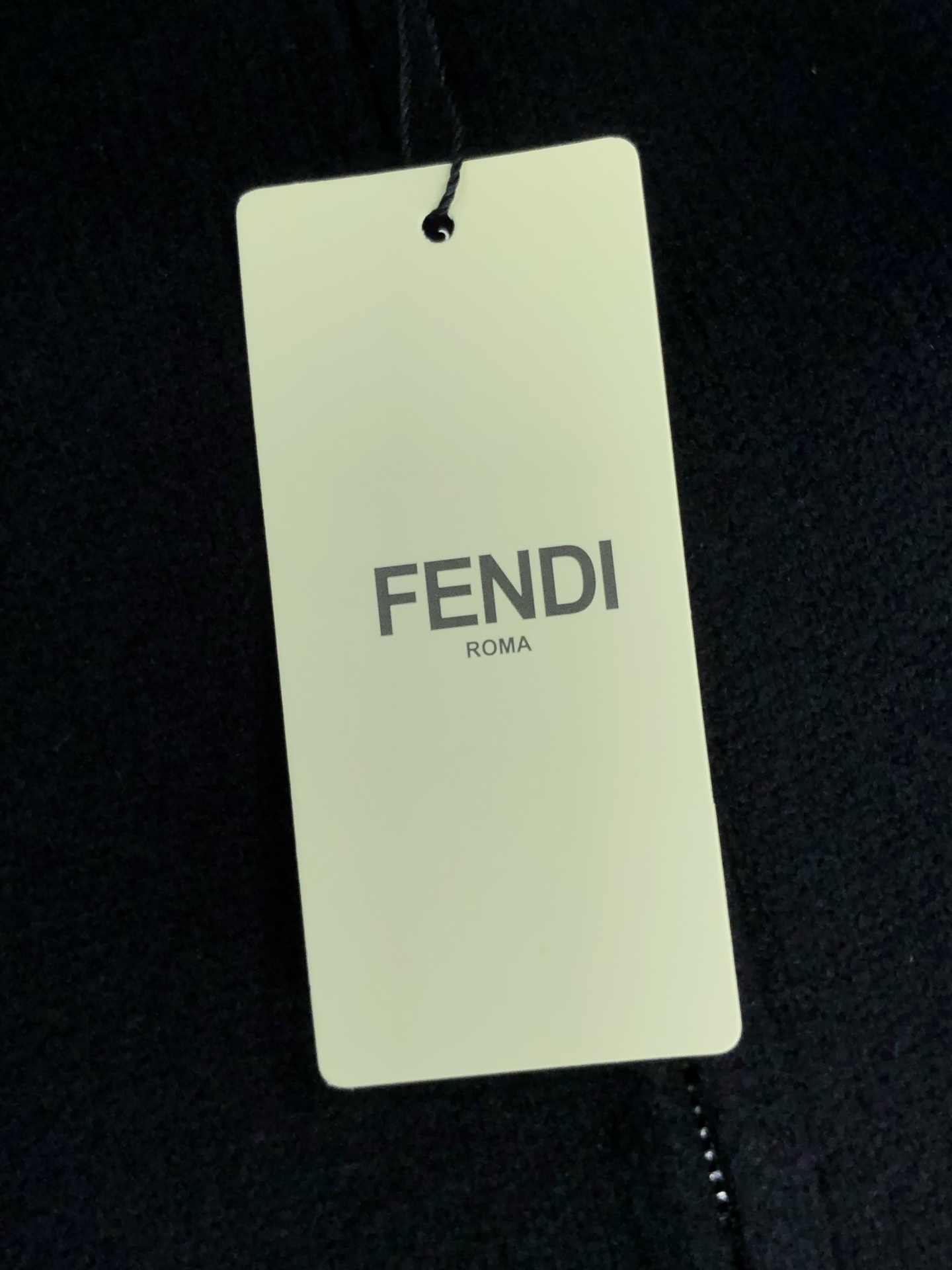 。芬迪。2025秋冬针织毛衣连帽开衫顶级进口针织棉面料 采用进口编织机制造 亲肤不扎身 不起球 手感很柔