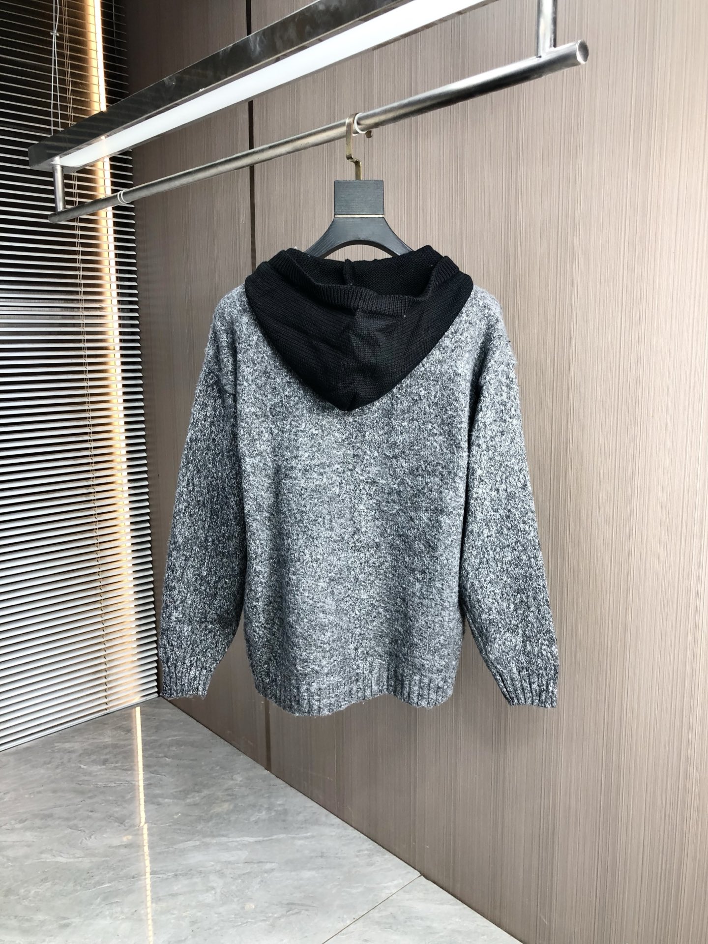 。罗意威。2025秋冬针织毛衣连帽开衫顶级进口针织棉面料 采用进口编织机制造 亲肤不扎身 不起球 手感很