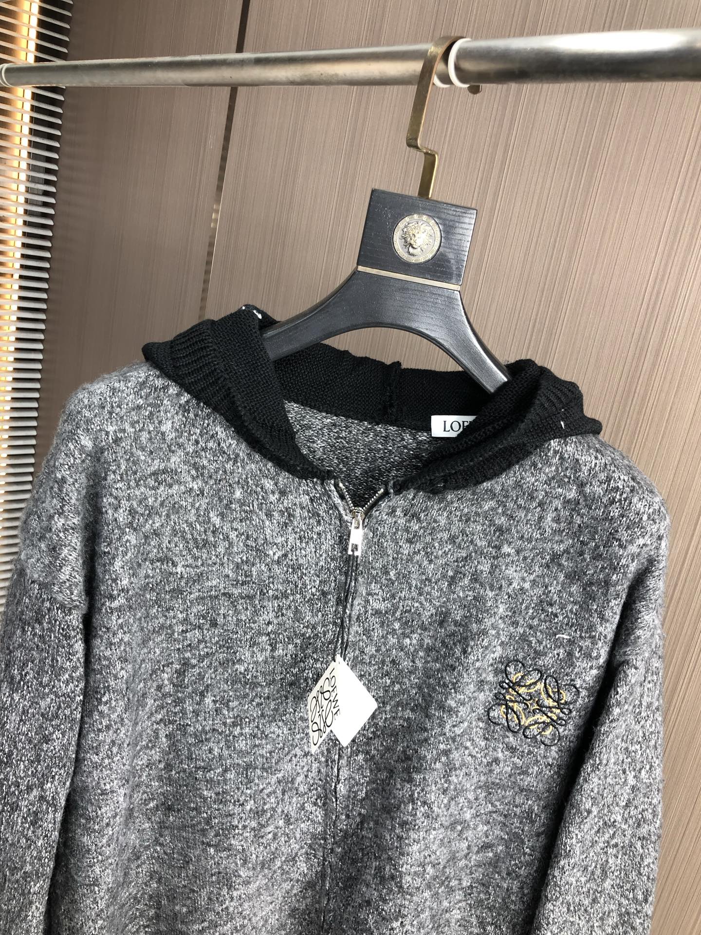 。罗意威。2025秋冬针织毛衣连帽开衫顶级进口针织棉面料 采用进口编织机制造 亲肤不扎身 不起球 手感很