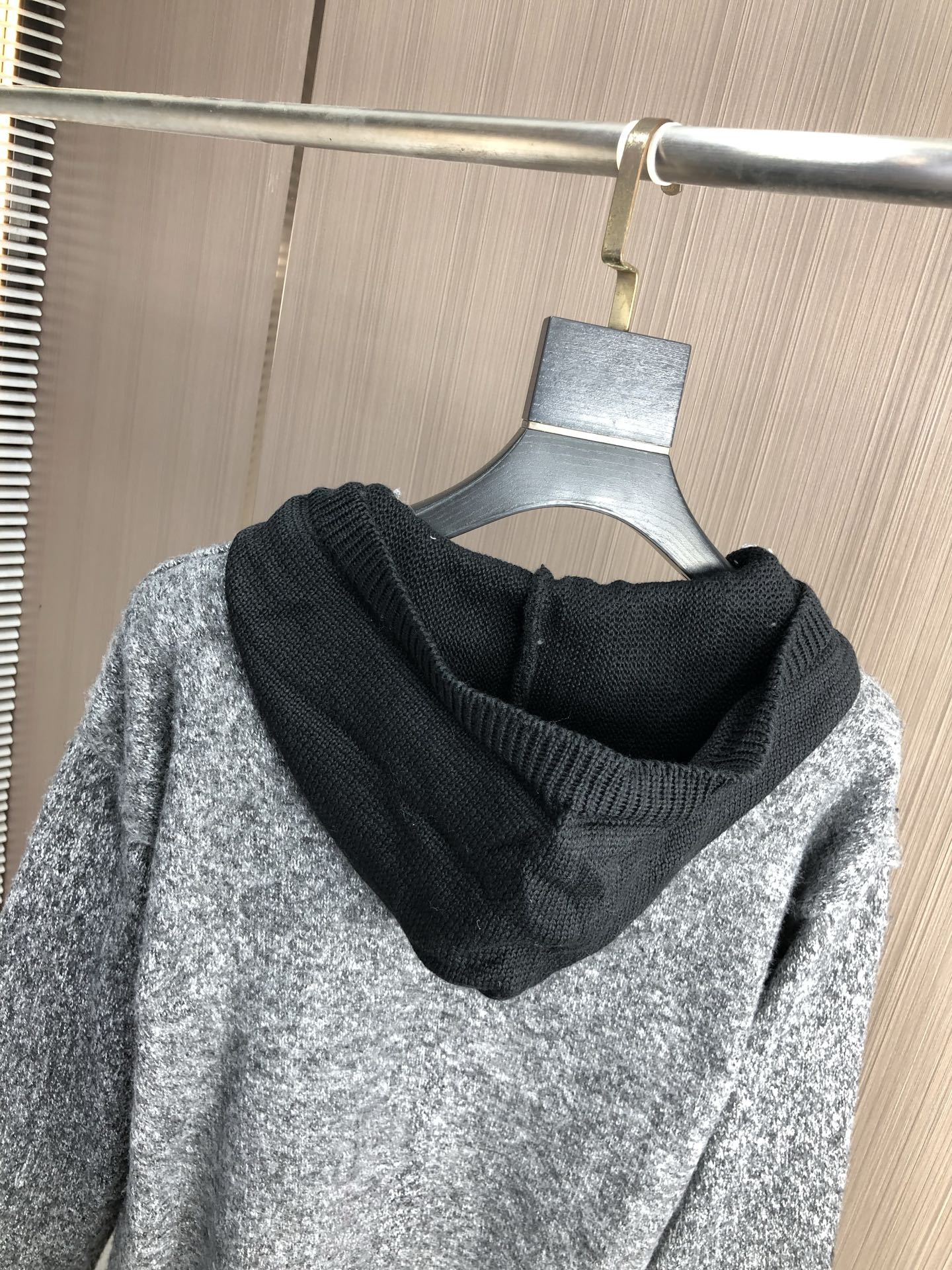 。罗意威。2025秋冬针织毛衣连帽开衫顶级进口针织棉面料 采用进口编织机制造 亲肤不扎身 不起球 手感很