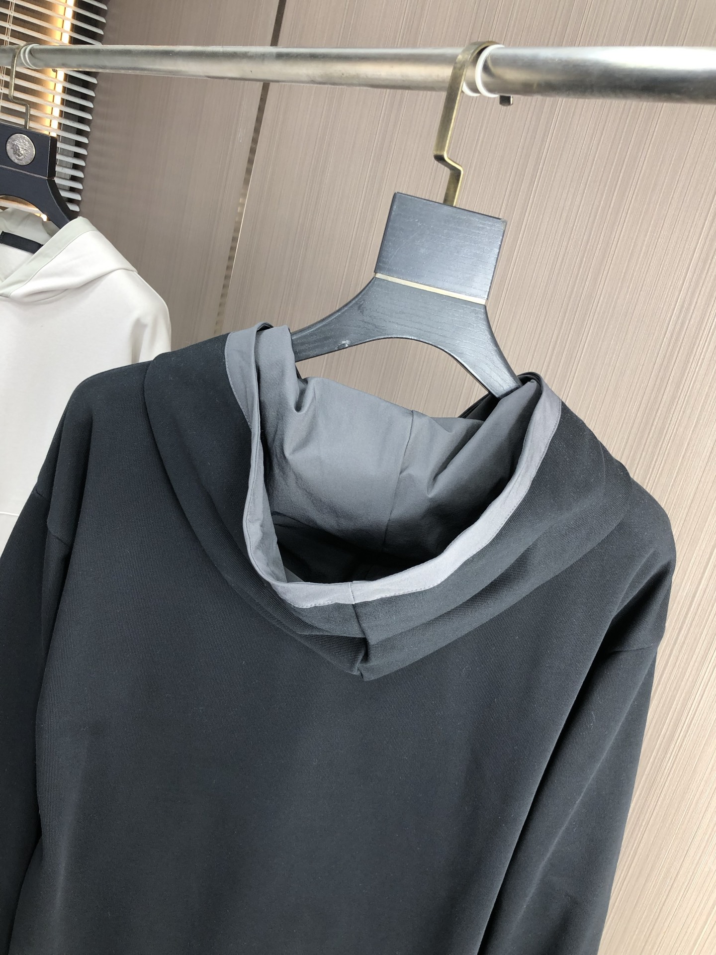 。普拉达。2025秋冬新款字母logo针织棉卫衣T恤 渠道精品！都市系列产物，奢华程度满分的字母logo