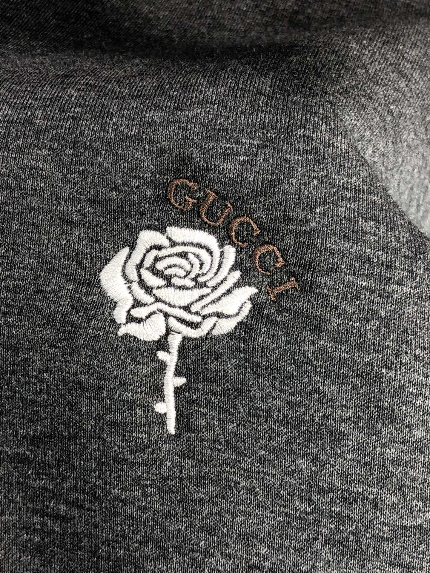 。Gucci。2025秋冬新款字母logo针织棉卫衣T恤 渠道精品！都市系列产物，奢华程度满分的字母lo