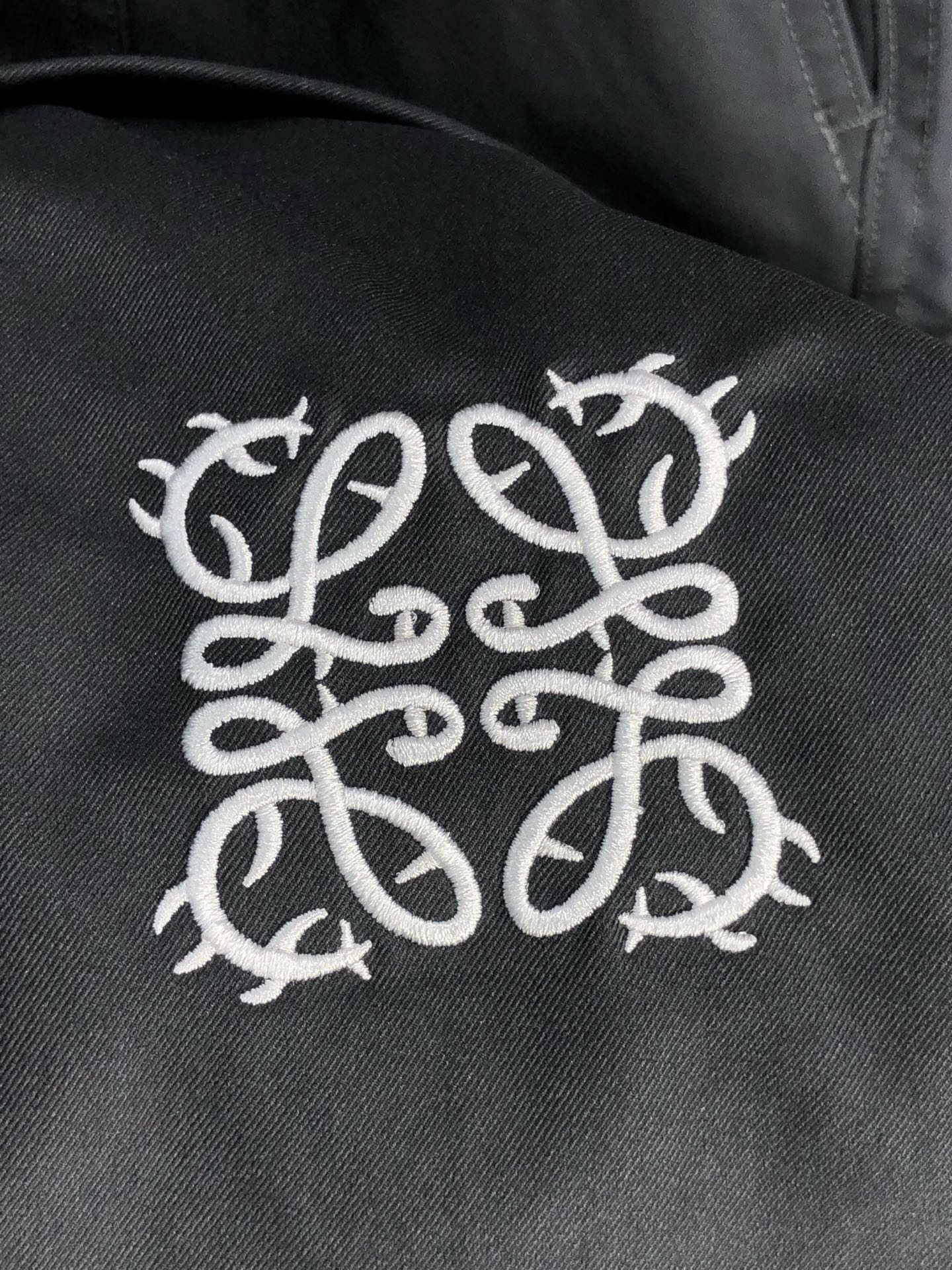 。罗意威。2025秋冬季新款休闲工装裤 时尚休闲 休闲版型 微弹力面料 面料舒适柔软，突破常规牛仔的面料