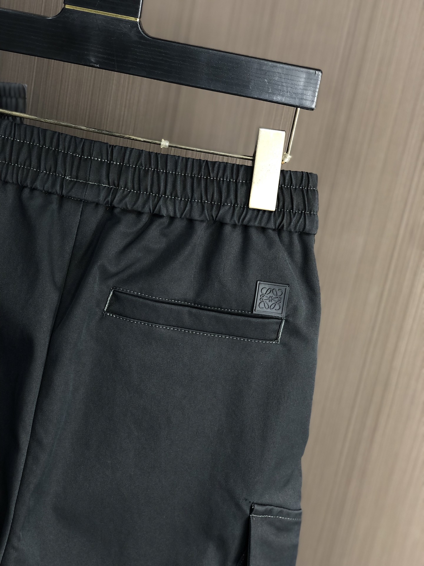 。罗意威。2025秋冬季新款休闲工装裤 时尚休闲 休闲版型 微弹力面料 面料舒适柔软，突破常规牛仔的面料