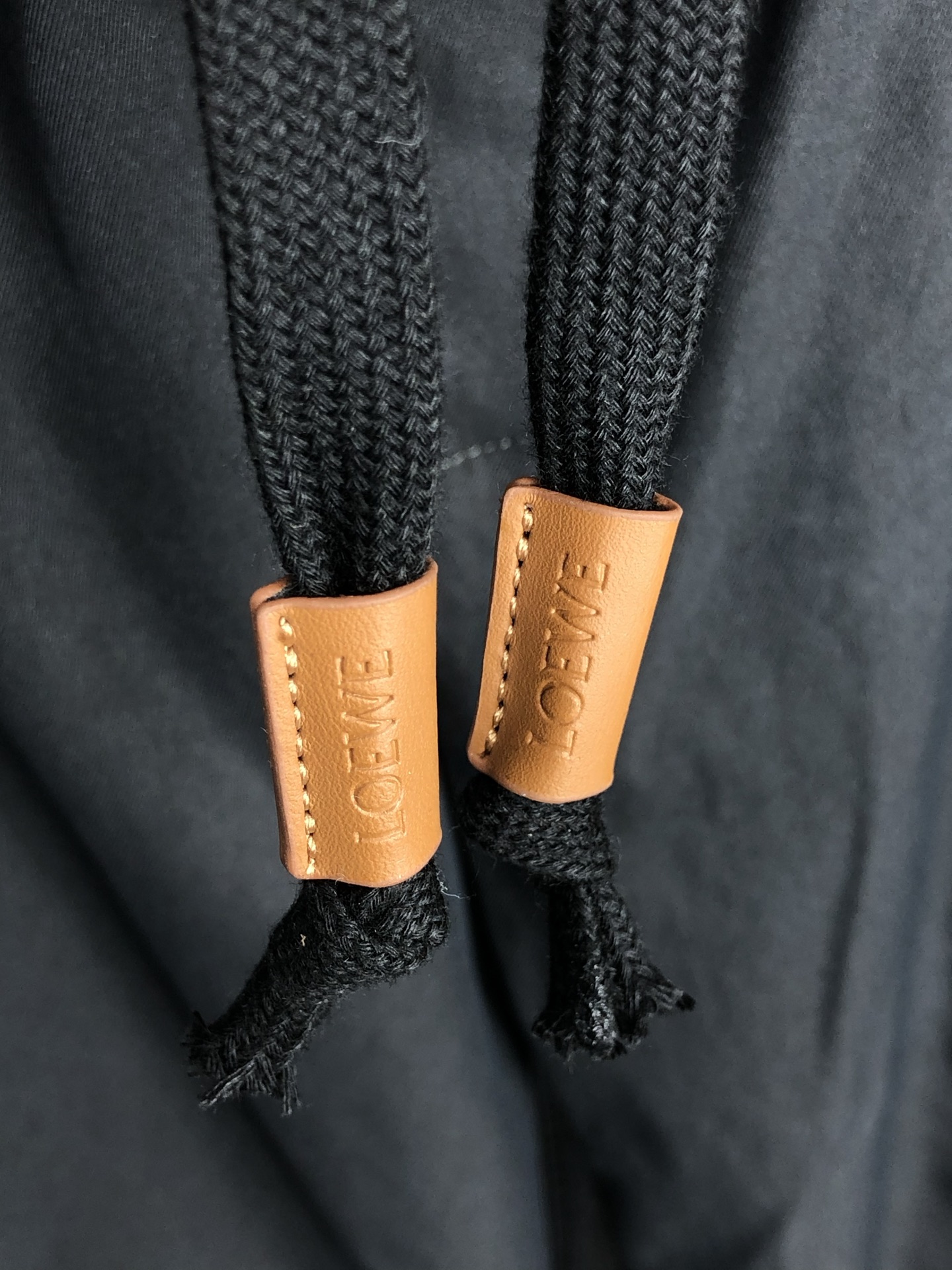 。罗意威。2025秋冬季新款休闲工装裤 时尚休闲 休闲版型 微弹力面料 面料舒适柔软，突破常规牛仔的面料