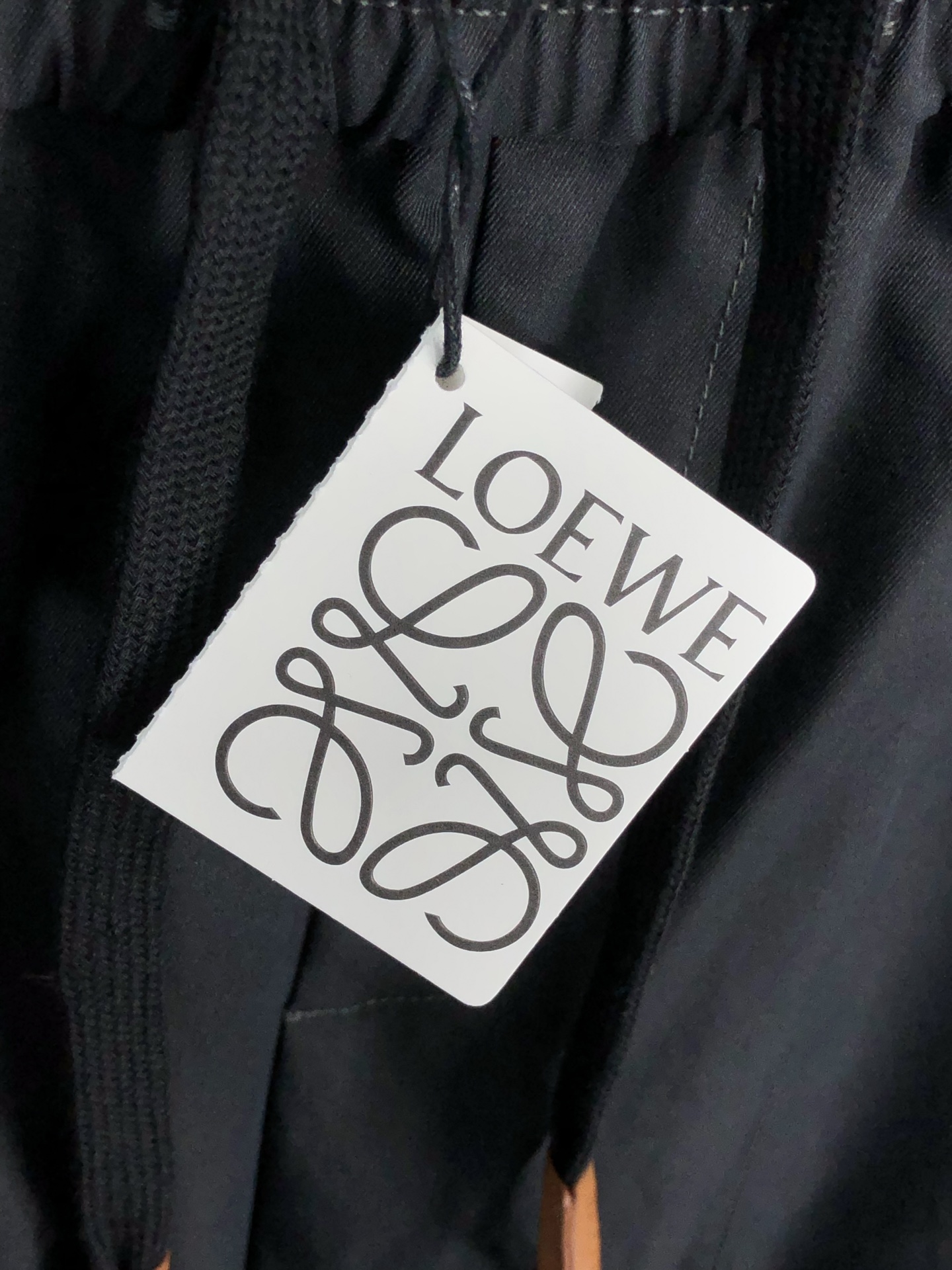 。罗意威。2025秋冬季新款休闲工装裤 时尚休闲 休闲版型 微弹力面料 面料舒适柔软，突破常规牛仔的面料