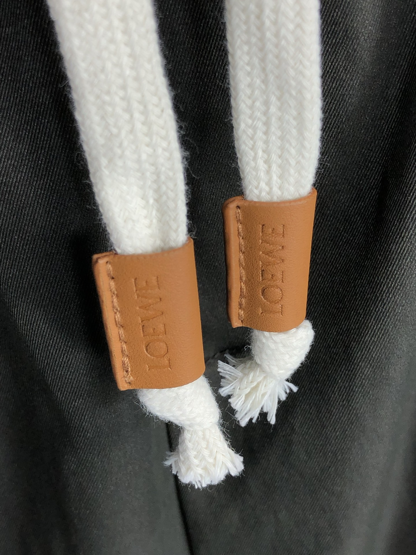 。罗意威。2025秋冬季新款休闲工装裤 时尚休闲 休闲版型 微弹力面料 面料舒适柔软，突破常规牛仔的面料