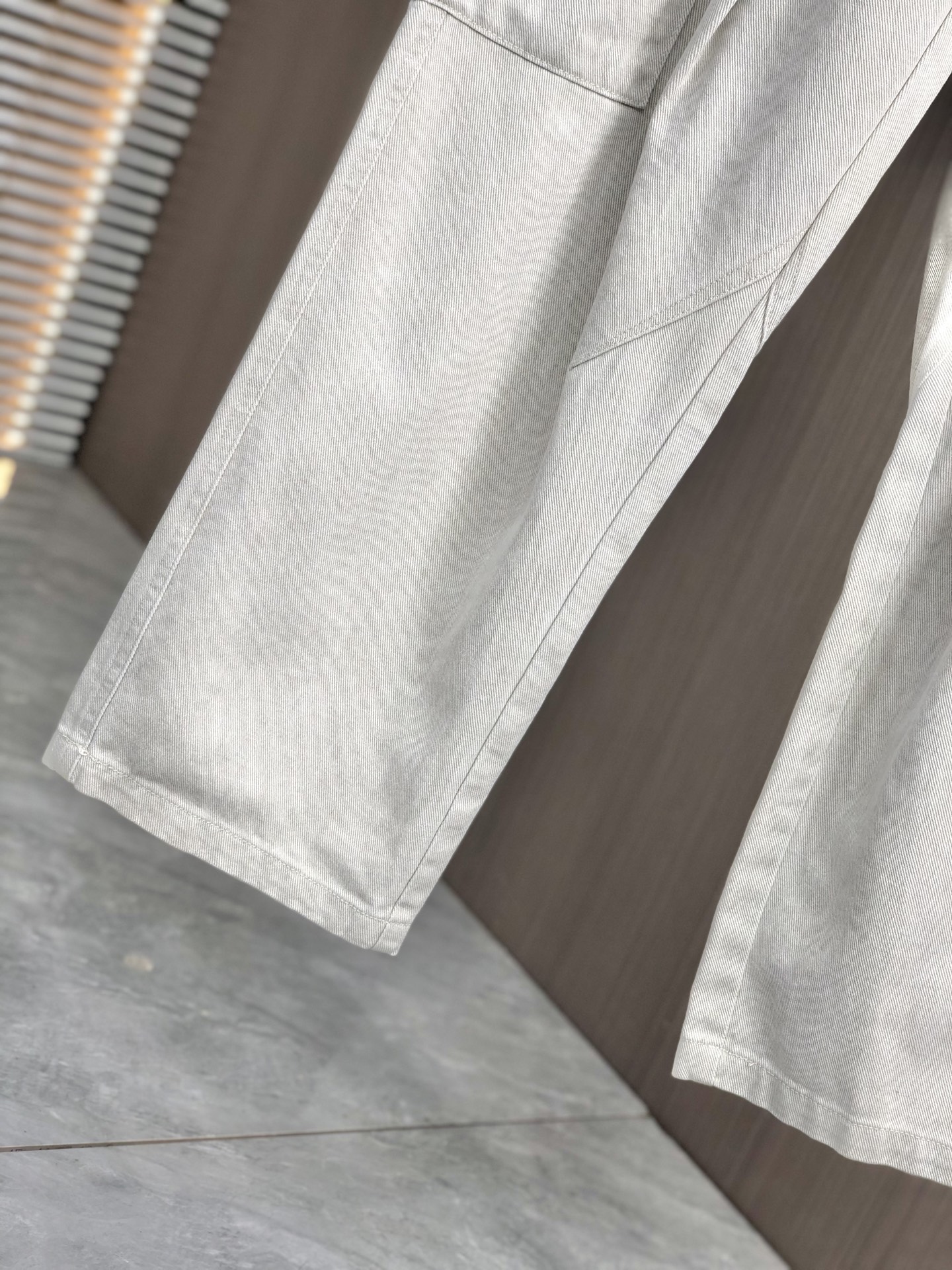 。普拉达。2025秋冬季新款休闲工装牛仔裤 时尚休闲 休闲版型 微弹力面料 面料舒适柔软，突破常规牛仔的