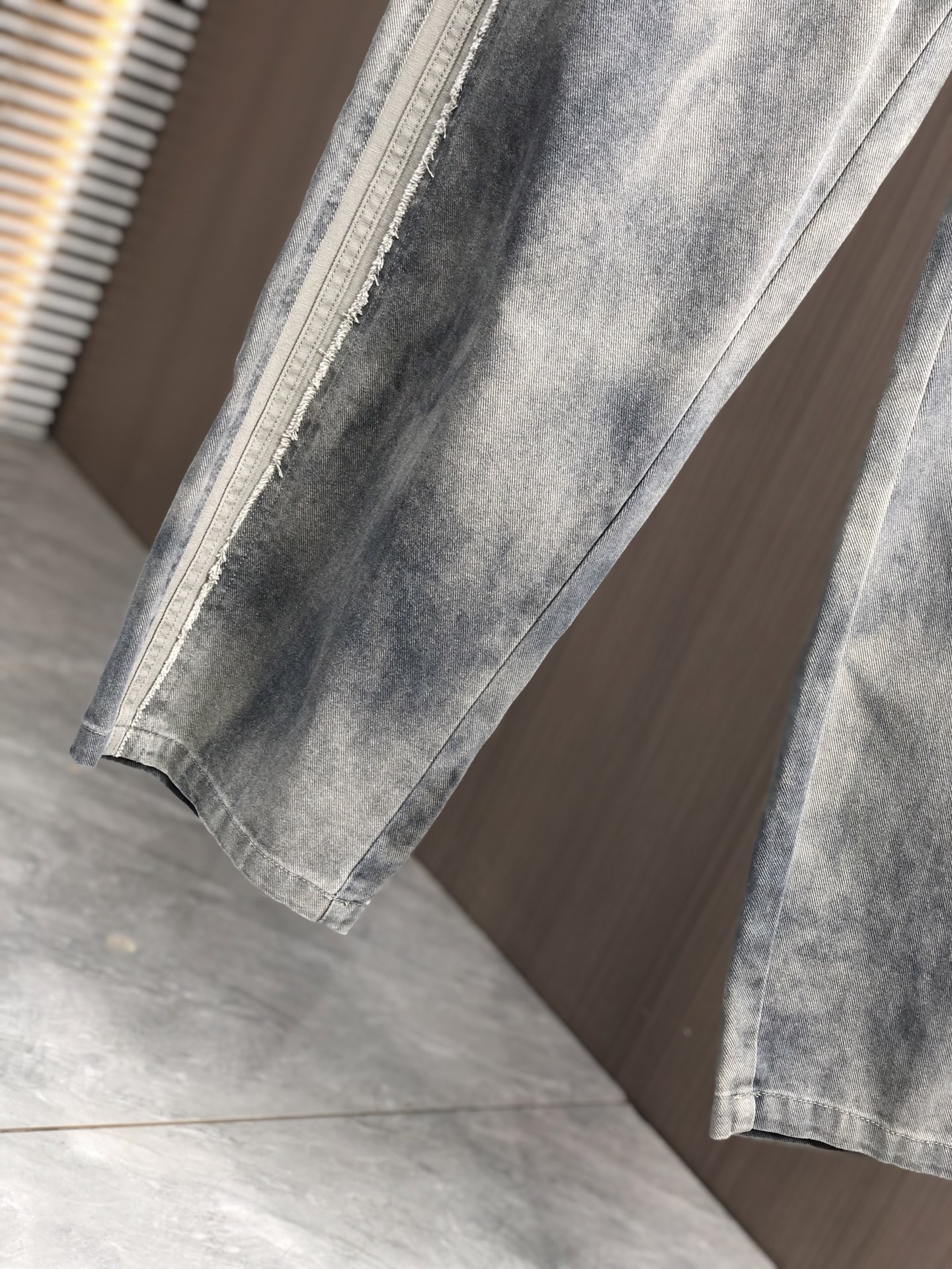 。D&G。2025秋冬季新款休闲工装牛仔裤 时尚休闲 休闲版型 微弹力面料 面料舒适柔软，突破常规牛仔的