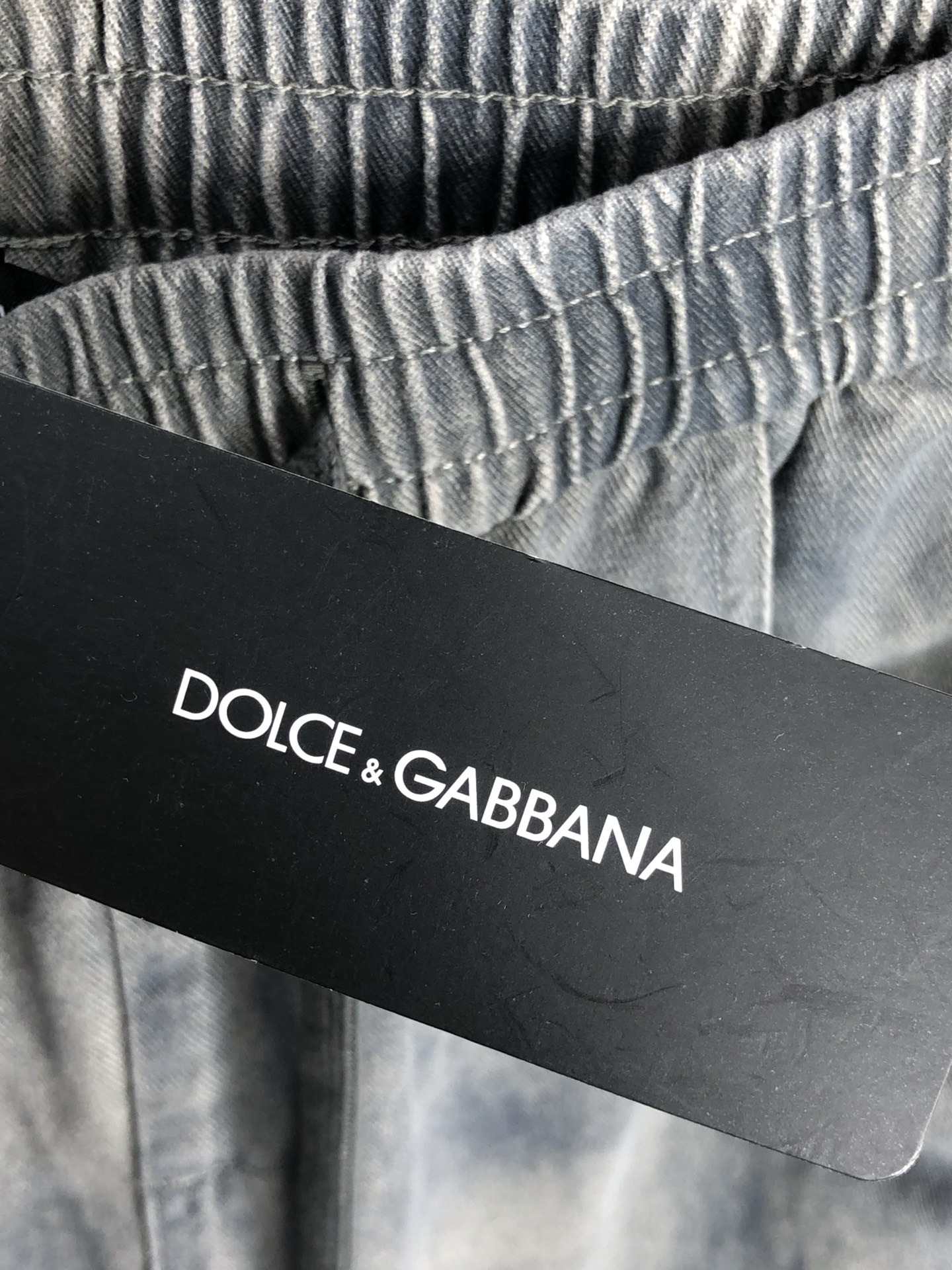 。D&G。2025秋冬季新款休闲工装牛仔裤 时尚休闲 休闲版型 微弹力面料 面料舒适柔软，突破常规牛仔的