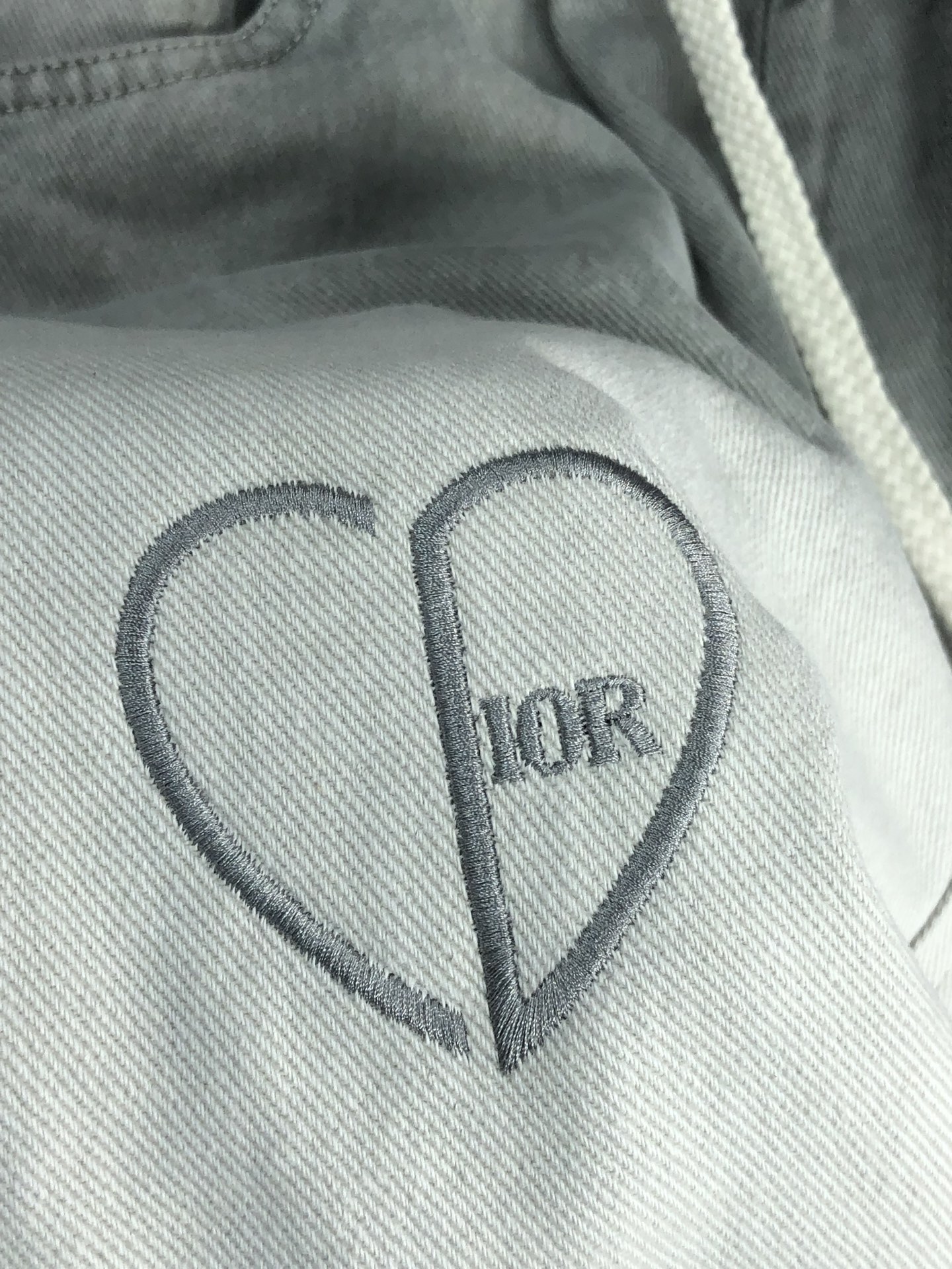 。Dior。2025秋冬季新款休闲工装牛仔裤 时尚休闲 休闲版型 微弹力面料 面料舒适柔软，突破常规牛仔