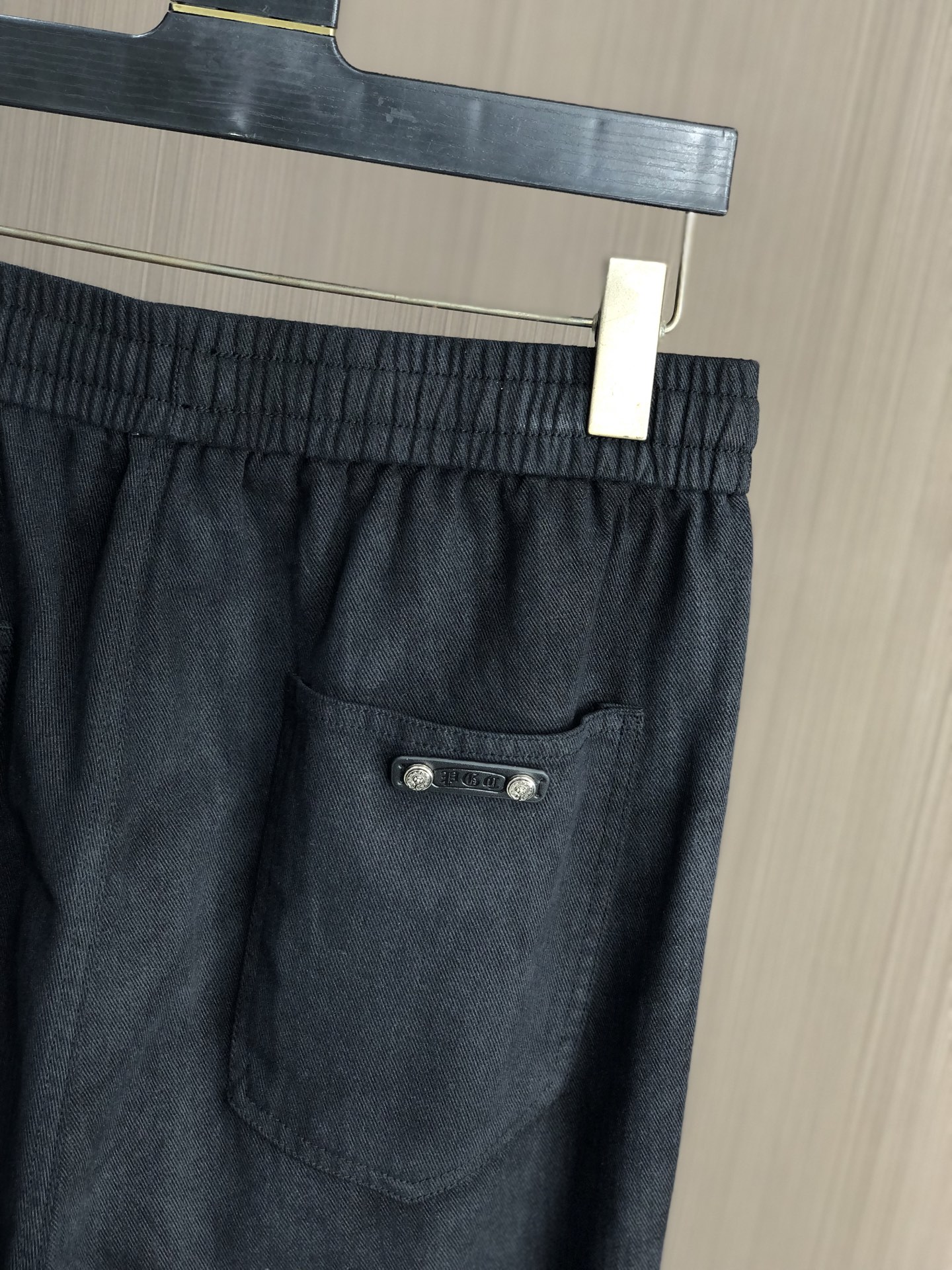 。Y克罗心。2025秋冬季新款休闲工装牛仔裤 时尚休闲 休闲版型 微弹力面料 面料舒适柔软，突破常规牛仔