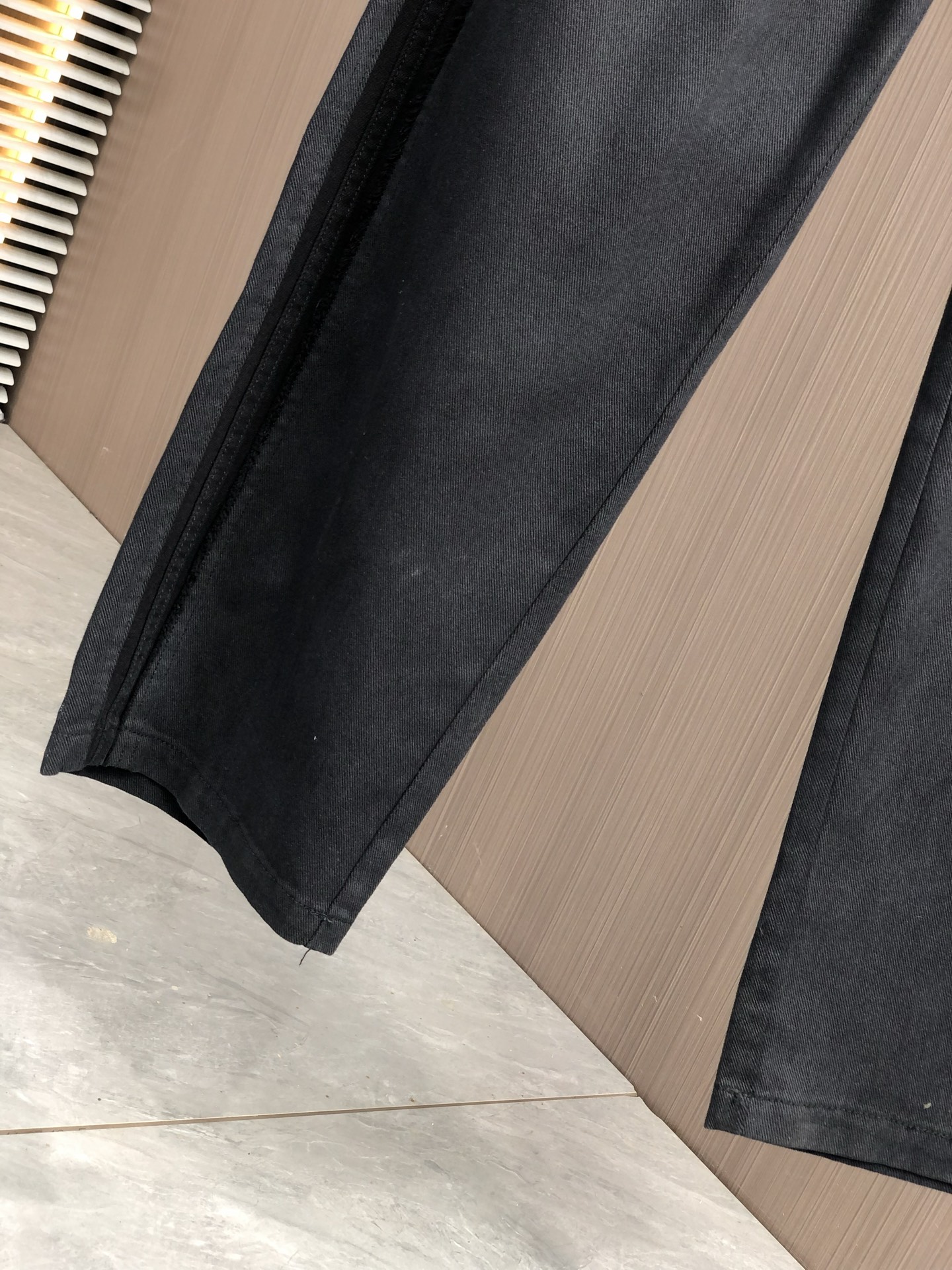 。Y克罗心。2025秋冬季新款休闲工装牛仔裤 时尚休闲 休闲版型 微弹力面料 面料舒适柔软，突破常规牛仔