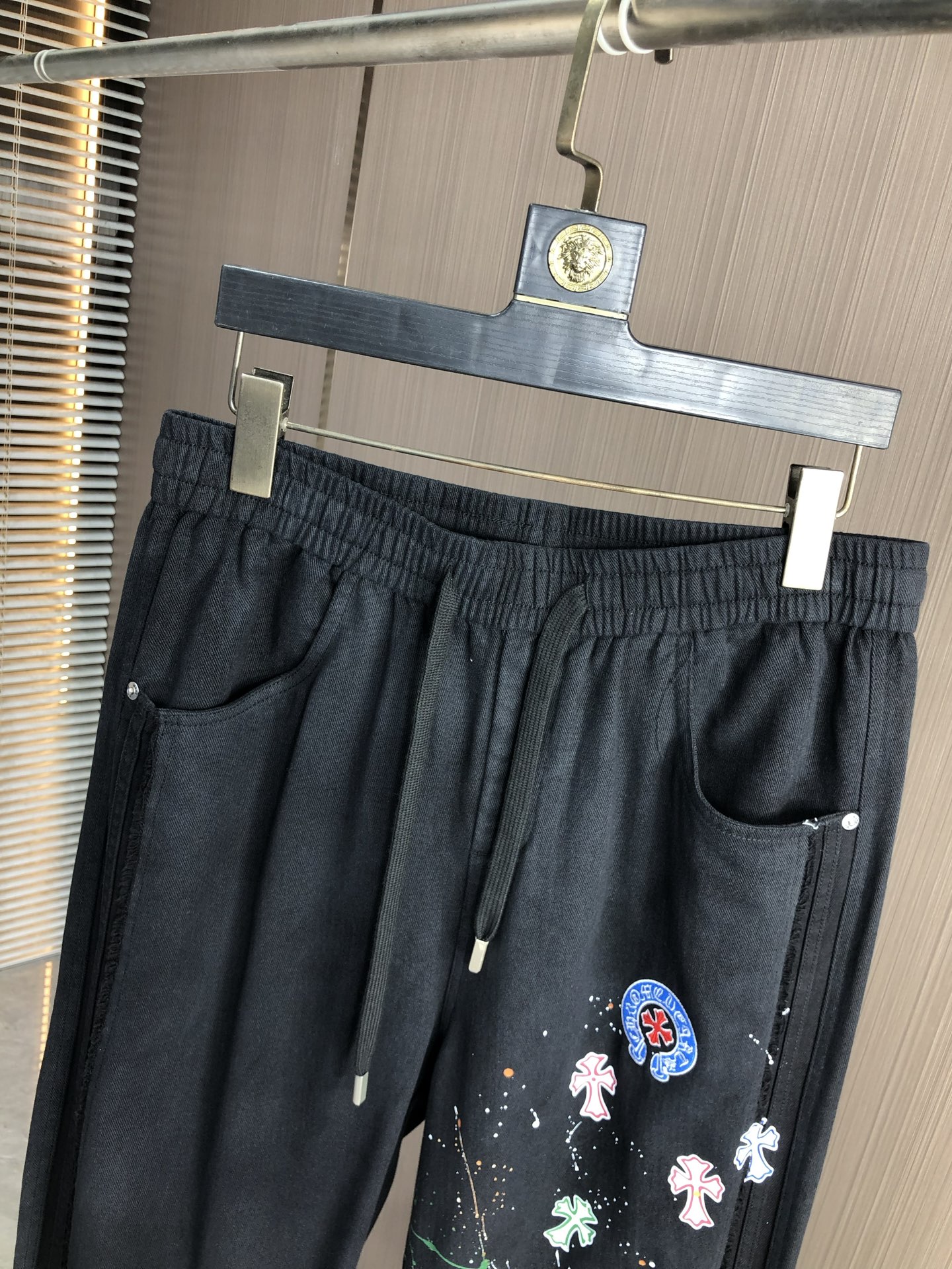 。Y克罗心。2025秋冬季新款休闲工装牛仔裤 时尚休闲 休闲版型 微弹力面料 面料舒适柔软，突破常规牛仔