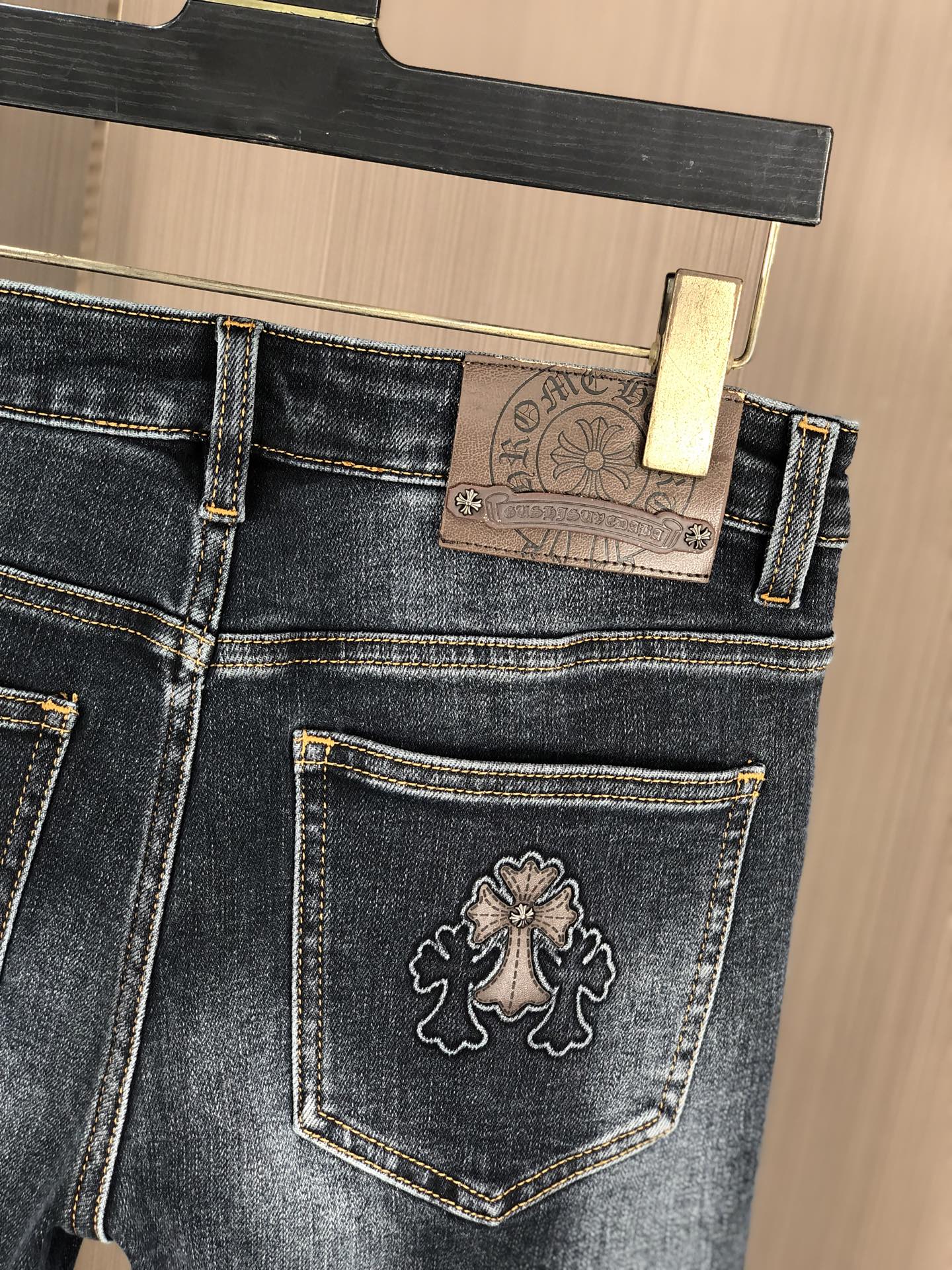 。克罗心。2025秋冬高级时装感，超柔牛仔面料 , 浅色洗水牛仔裤。面料很特殊，超细精仿棉纱混纺，超柔舒