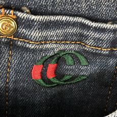 。Gucci。2025秋冬高级时装感,超柔牛仔面料 , 浅色洗水牛仔裤。面料很特殊,超细精仿棉纱混纺,超 。Gucci。2025秋冬高级时装感,超柔牛仔面料 , 浅色洗水牛仔裤。面料很特殊,超细精仿棉纱混纺,超