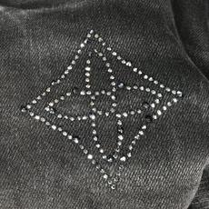 。Lv。2025秋冬高级时装感,超柔牛仔面料 , 浅色洗水牛仔裤。面料很特殊,超细精仿棉纱混纺,超柔舒适 。Lv。2025秋冬高级时装感,超柔牛仔面料 , 浅色洗水牛仔裤。面料很特殊,超细精仿棉纱混纺,超柔舒适