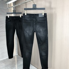 。Dior。2025秋冬高级时装感,超柔牛仔面料 , 浅色洗水牛仔裤。面料很特殊,超细精仿棉纱混纺,超柔 。Dior。2025秋冬高级时装感,超柔牛仔面料 , 浅色洗水牛仔裤。面料很特殊,超细精仿棉纱混纺,超柔