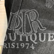 。Dior。2025秋冬高级时装感,超柔牛仔面料 , 浅色洗水牛仔裤。面料很特殊,超细精仿棉纱混纺,超柔 。Dior。2025秋冬高级时装感,超柔牛仔面料 , 浅色洗水牛仔裤。面料很特殊,超细精仿棉纱混纺,超柔