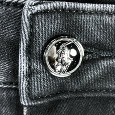 。Polo。2025秋冬高级时装感,超柔牛仔面料 , 浅色洗水牛仔裤。面料很特殊,超细精仿棉纱混纺,超柔 。Polo。2025秋冬高级时装感,超柔牛仔面料 , 浅色洗水牛仔裤。面料很特殊,超细精仿棉纱混纺,超柔
