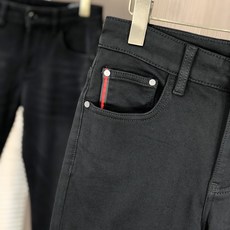。蒙口。2025秋冬高级时装感,超柔牛仔面料 , 浅色洗水牛仔裤。面料很特殊,超细精仿棉纱混纺,超柔舒适 。蒙口。2025秋冬高级时装感,超柔牛仔面料 , 浅色洗水牛仔裤。面料很特殊,超细精仿棉纱混纺,超柔舒适