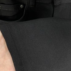 。阿玛尼。2025秋冬高级时装感,超柔牛仔面料 , 浅色洗水牛仔裤。面料很特殊,超细精仿棉纱混纺,超柔舒 。阿玛尼。2025秋冬高级时装感,超柔牛仔面料 , 浅色洗水牛仔裤。面料很特殊,超细精仿棉纱混纺,超柔舒