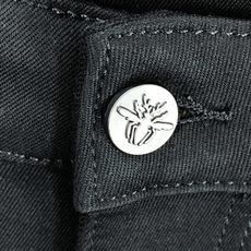 。Dior。2025秋冬高级时装感,超柔牛仔面料 , 浅色洗水牛仔裤。面料很特殊,超细精仿棉纱混纺,超柔 。Dior。2025秋冬高级时装感,超柔牛仔面料 , 浅色洗水牛仔裤。面料很特殊,超细精仿棉纱混纺,超柔