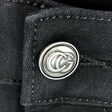。Gucci。2025秋冬高级时装感,超柔牛仔面料 , 浅色洗水牛仔裤。面料很特殊,超细精仿棉纱混纺,超 。Gucci。2025秋冬高级时装感,超柔牛仔面料 , 浅色洗水牛仔裤。面料很特殊,超细精仿棉纱混纺,超