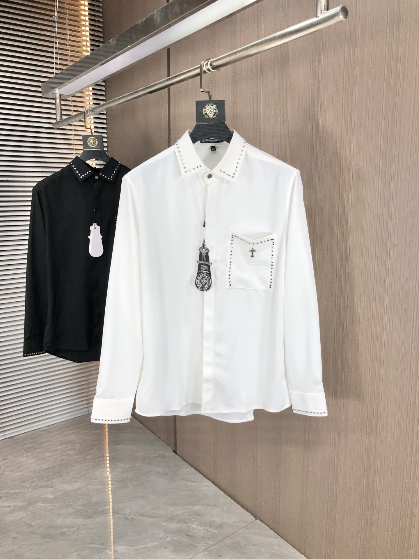 。克罗心。四季款时尚新品👔男士长袖衬衣 同步👍🏼采用高档顶级面料  绝不起球 舒适精致，上身效果极佳  