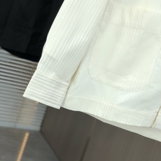 。普拉达。四季款时尚新品👔男士长袖衬衣 同步👍🏼采用高档顶级面料 绝不起球 舒适精致,上身效果极佳 。普拉达。四季款时尚新品👔男士长袖衬衣 同步👍🏼采用高档顶级面料 绝不起球 舒适精致,上身效果极佳