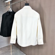 。普拉达。四季款时尚新品👔男士长袖衬衣 同步👍🏼采用高档顶级面料 绝不起球 舒适精致,上身效果极佳 。普拉达。四季款时尚新品👔男士长袖衬衣 同步👍🏼采用高档顶级面料 绝不起球 舒适精致,上身效果极佳