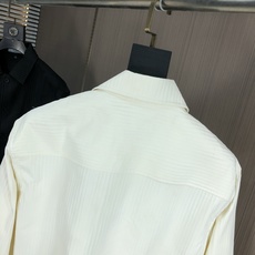 。普拉达。四季款时尚新品👔男士长袖衬衣 同步👍🏼采用高档顶级面料 绝不起球 舒适精致,上身效果极佳 。普拉达。四季款时尚新品👔男士长袖衬衣 同步👍🏼采用高档顶级面料 绝不起球 舒适精致,上身效果极佳