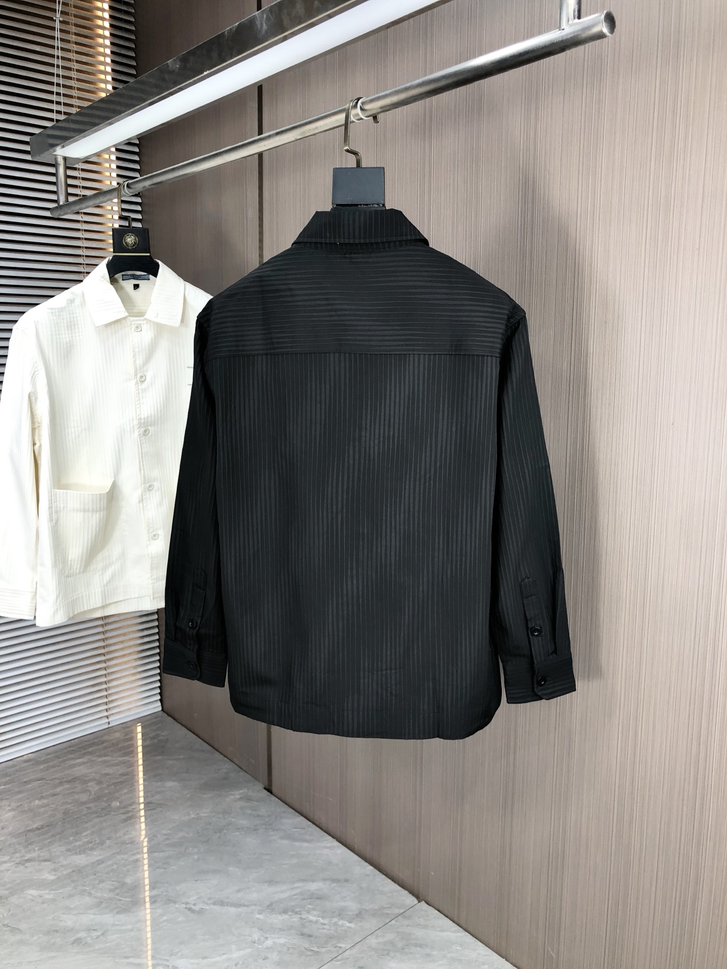 。普拉达。四季款时尚新品👔男士长袖衬衣 同步👍🏼采用高档顶级面料  绝不起球 舒适精致，上身效果极佳  