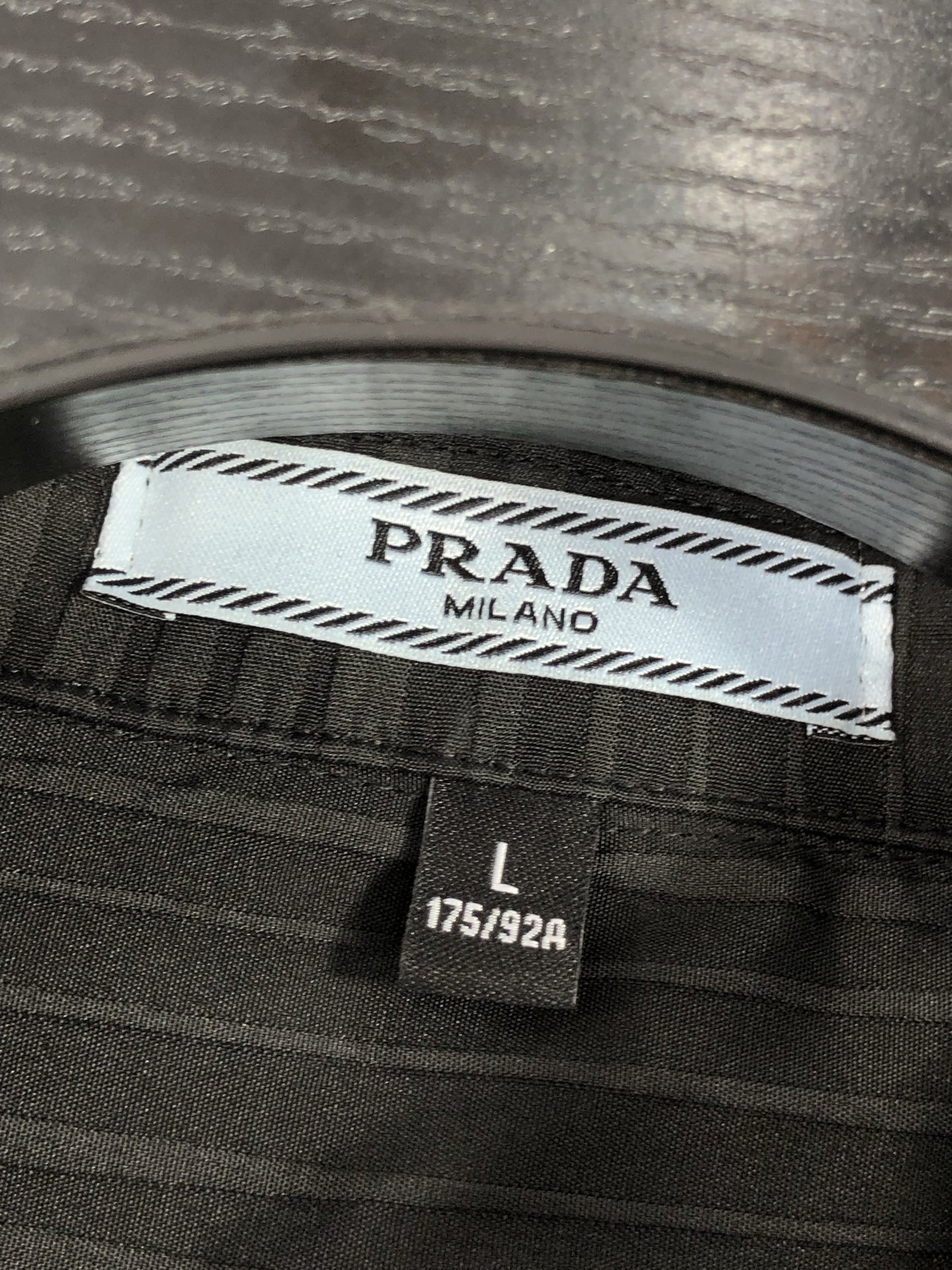 。普拉达。四季款时尚新品👔男士长袖衬衣 同步👍🏼采用高档顶级面料  绝不起球 舒适精致，上身效果极佳  