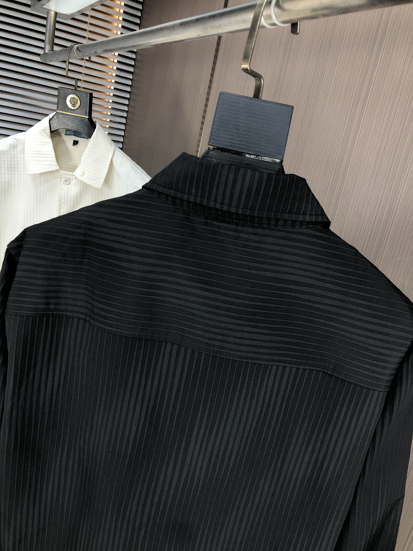 。普拉达。四季款时尚新品👔男士长袖衬衣 同步👍🏼采用高档顶级面料  绝不起球 舒适精致，上身效果极佳  