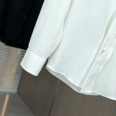 。克罗心。四季款时尚新品👔男士长袖衬衣 同步👍🏼采用高档顶级面料 绝不起球 舒适精致,上身效果极佳 。克罗心。四季款时尚新品👔男士长袖衬衣 同步👍🏼采用高档顶级面料 绝不起球 舒适精致,上身效果极佳