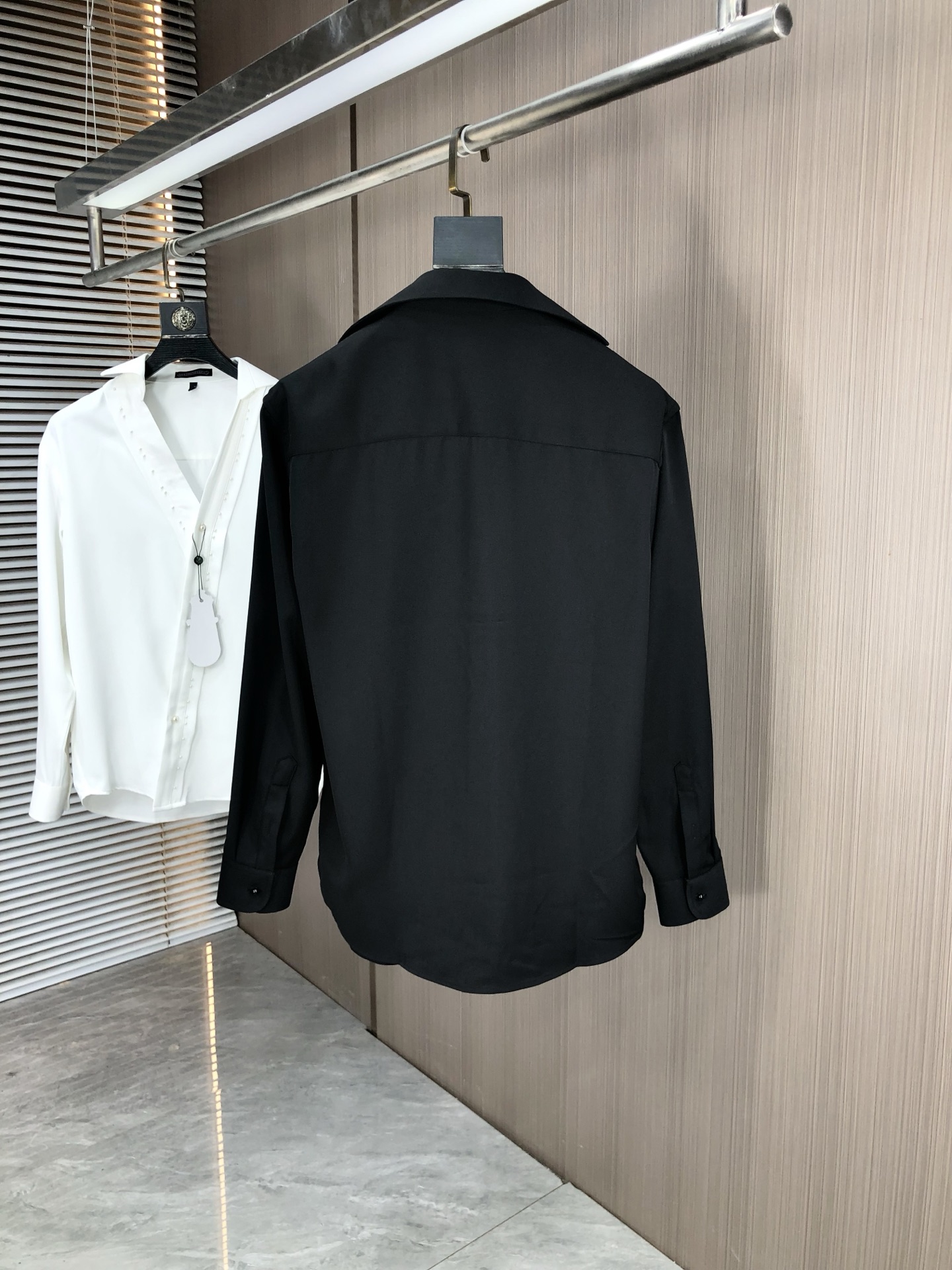 。克罗心。四季款时尚新品👔男士长袖衬衣 同步👍🏼采用高档顶级面料  绝不起球 舒适精致，上身效果极佳  