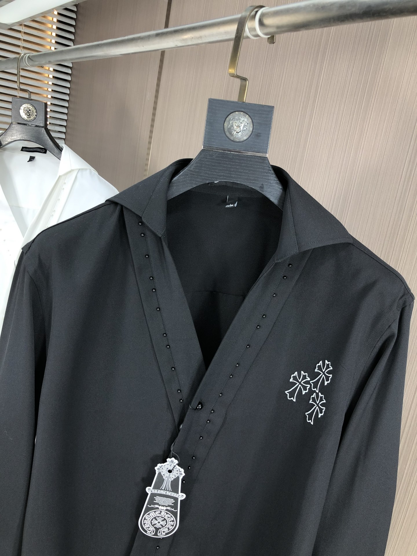 。克罗心。四季款时尚新品👔男士长袖衬衣 同步👍🏼采用高档顶级面料  绝不起球 舒适精致，上身效果极佳  