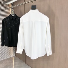 。圣罗兰。四季款时尚新品👔男士长袖衬衣 同步👍🏼采用高档顶级面料 绝不起球 舒适精致,上身效果极佳 。圣罗兰。四季款时尚新品👔男士长袖衬衣 同步👍🏼采用高档顶级面料 绝不起球 舒适精致,上身效果极佳
