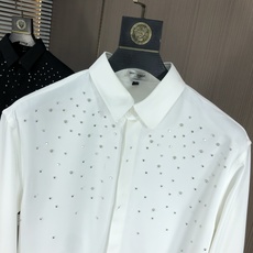 。圣罗兰。四季款时尚新品👔男士长袖衬衣 同步👍🏼采用高档顶级面料 绝不起球 舒适精致,上身效果极佳 。圣罗兰。四季款时尚新品👔男士长袖衬衣 同步👍🏼采用高档顶级面料 绝不起球 舒适精致,上身效果极佳