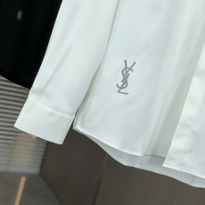 。圣罗兰。四季款时尚新品👔男士长袖衬衣 同步👍🏼采用高档顶级面料 绝不起球 舒适精致,上身效果极佳 。圣罗兰。四季款时尚新品👔男士长袖衬衣 同步👍🏼采用高档顶级面料 绝不起球 舒适精致,上身效果极佳