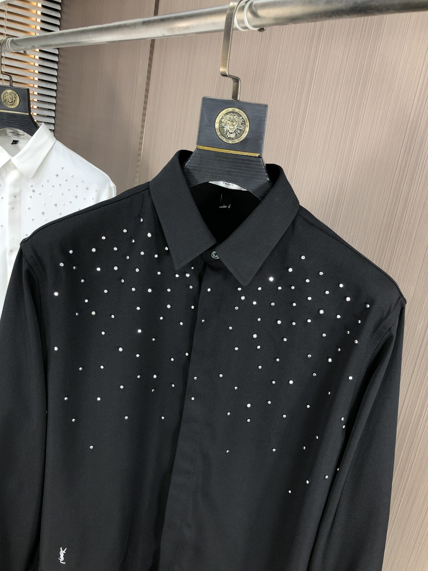 。圣罗兰。四季款时尚新品👔男士长袖衬衣 同步👍🏼采用高档顶级面料  绝不起球 舒适精致，上身效果极佳  