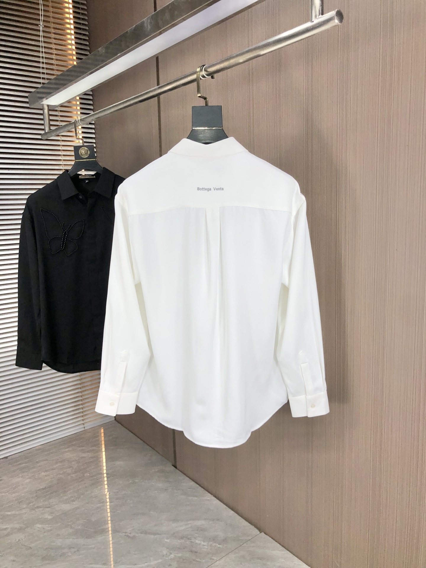 。Bv。四季款时尚新品👔男士长袖衬衣 同步👍🏼采用高档顶级面料  绝不起球 舒适精致，上身效果极佳  奢
